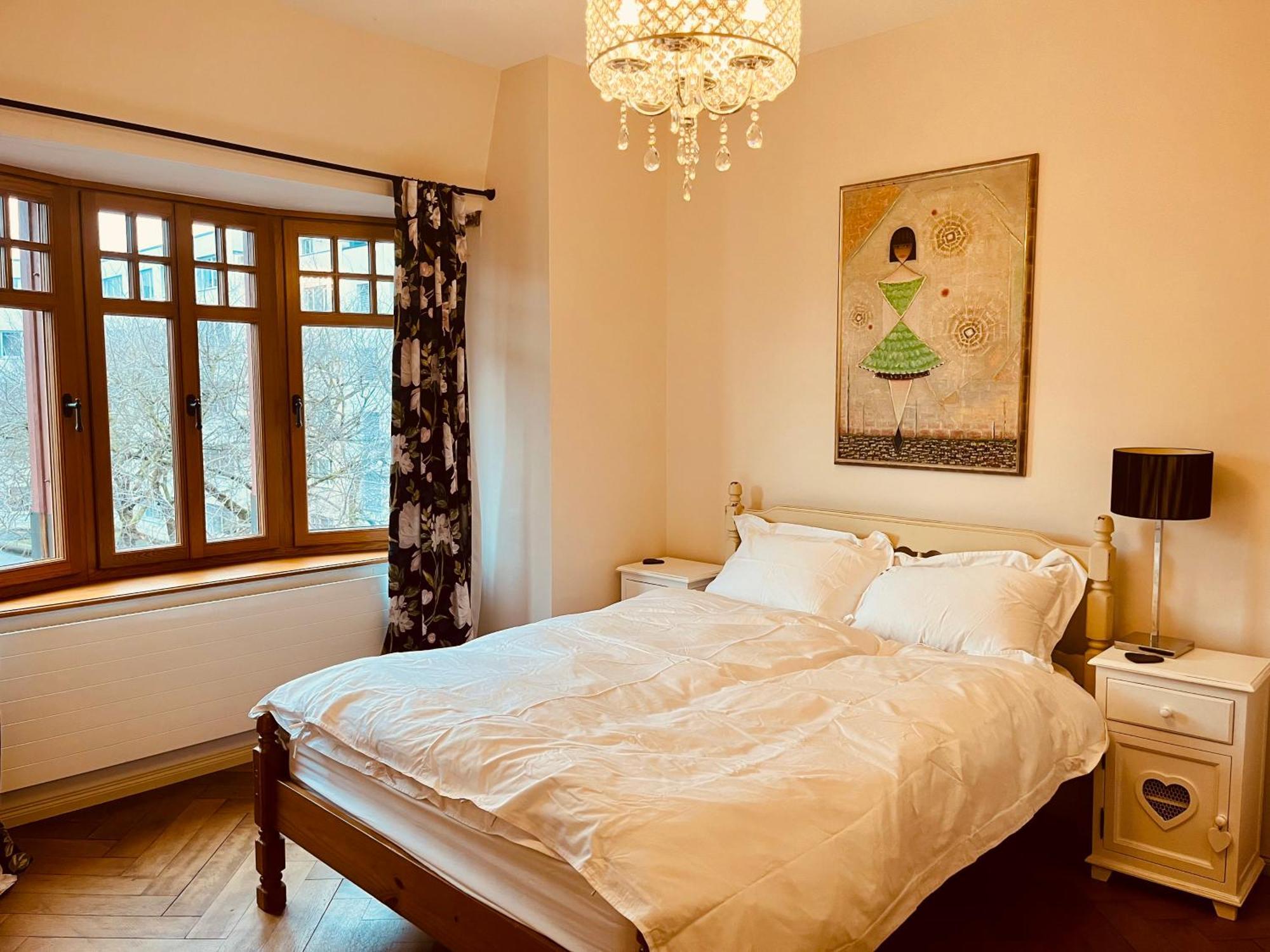 Georgian Guest Rooms Basel Exteriör bild