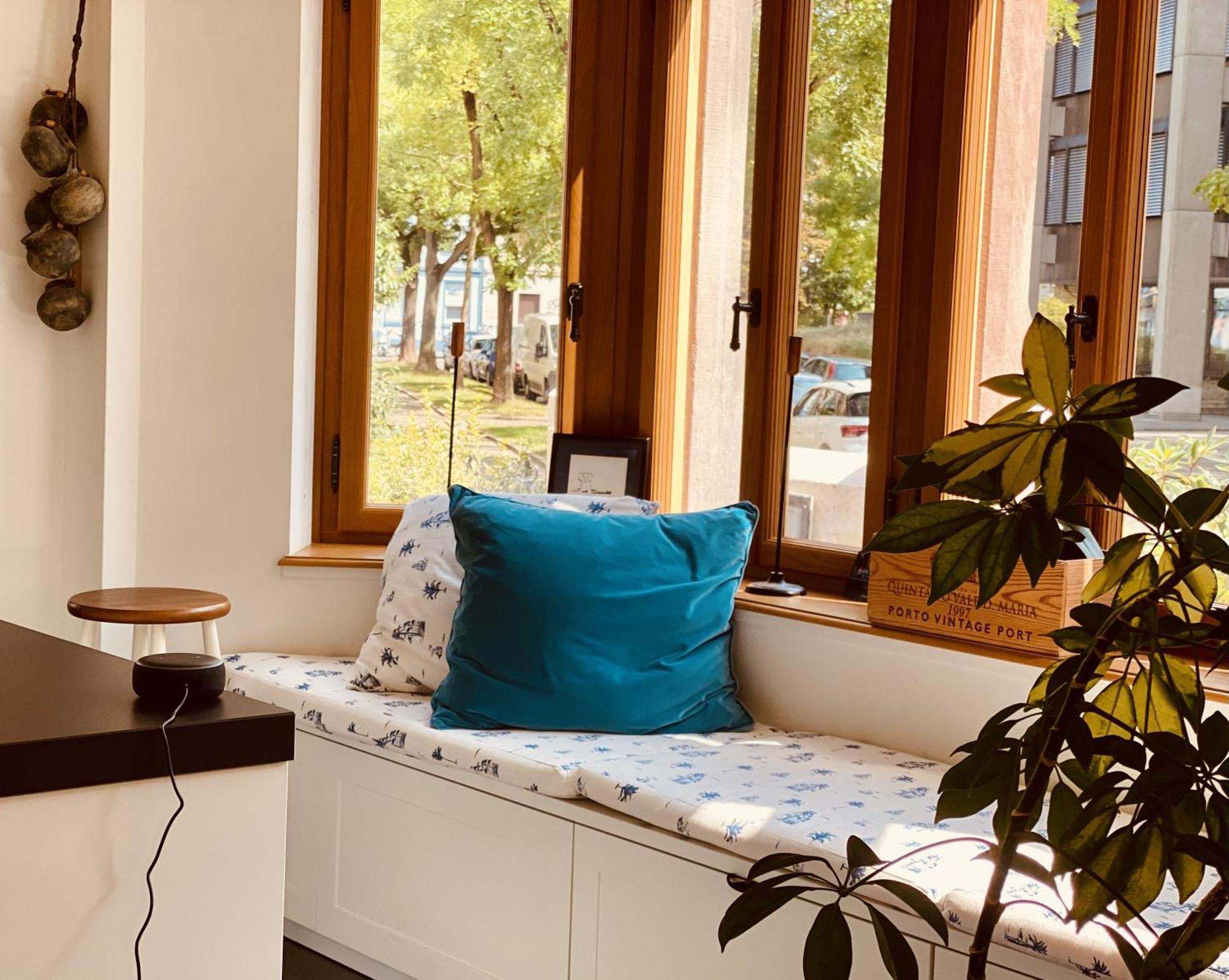 Georgian Guest Rooms Basel Exteriör bild