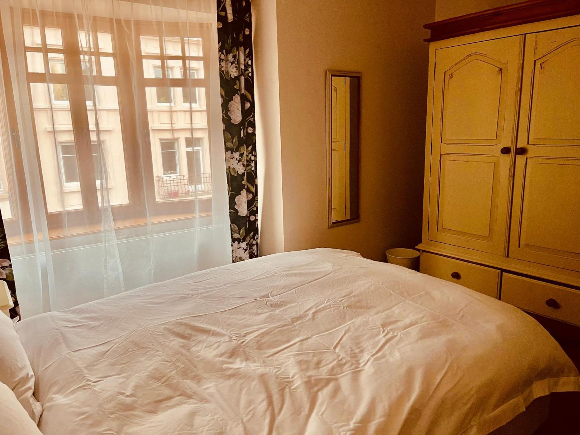 Georgian Guest Rooms Basel Exteriör bild